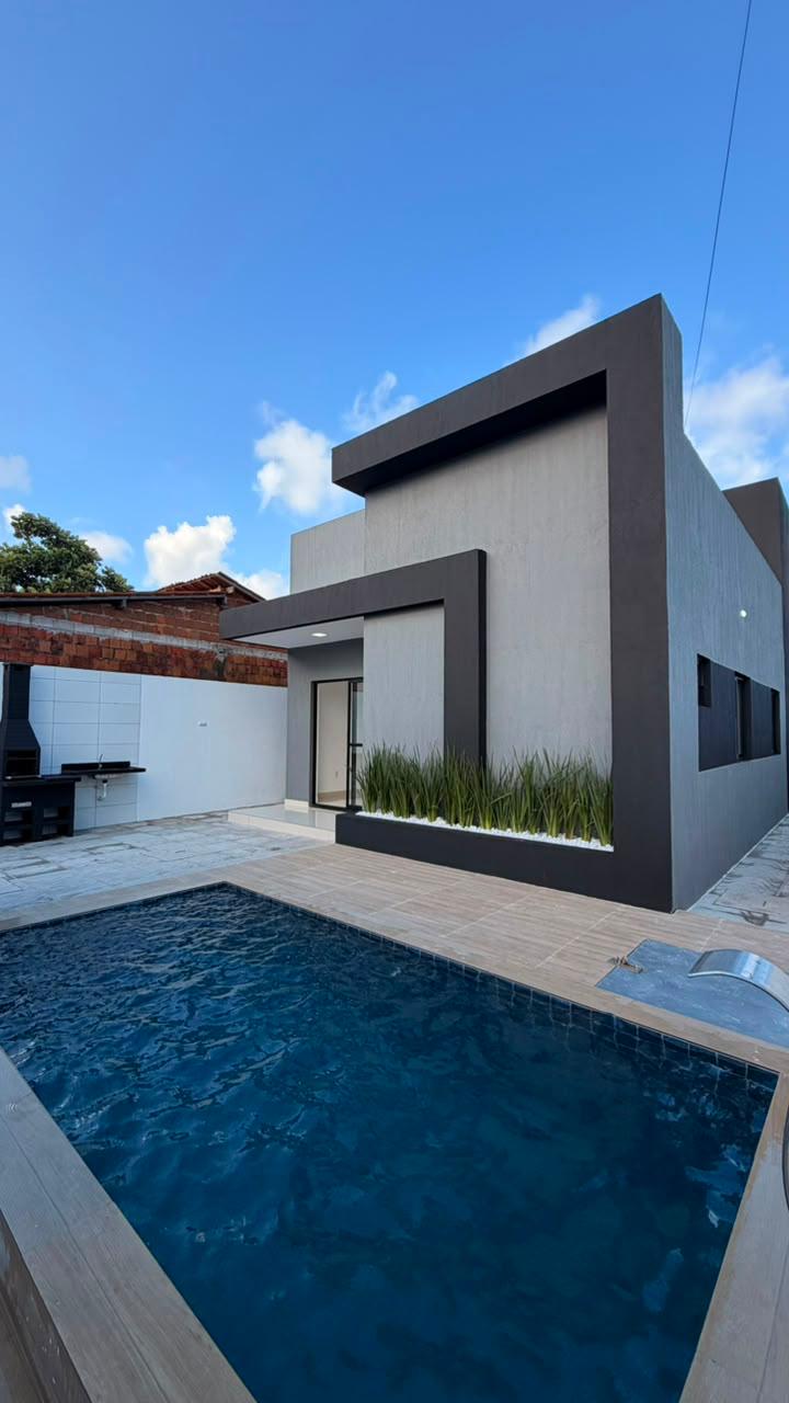 CASA SOLTA COM PISCINA E ACABAMENTO DE ALTO PADRÃO